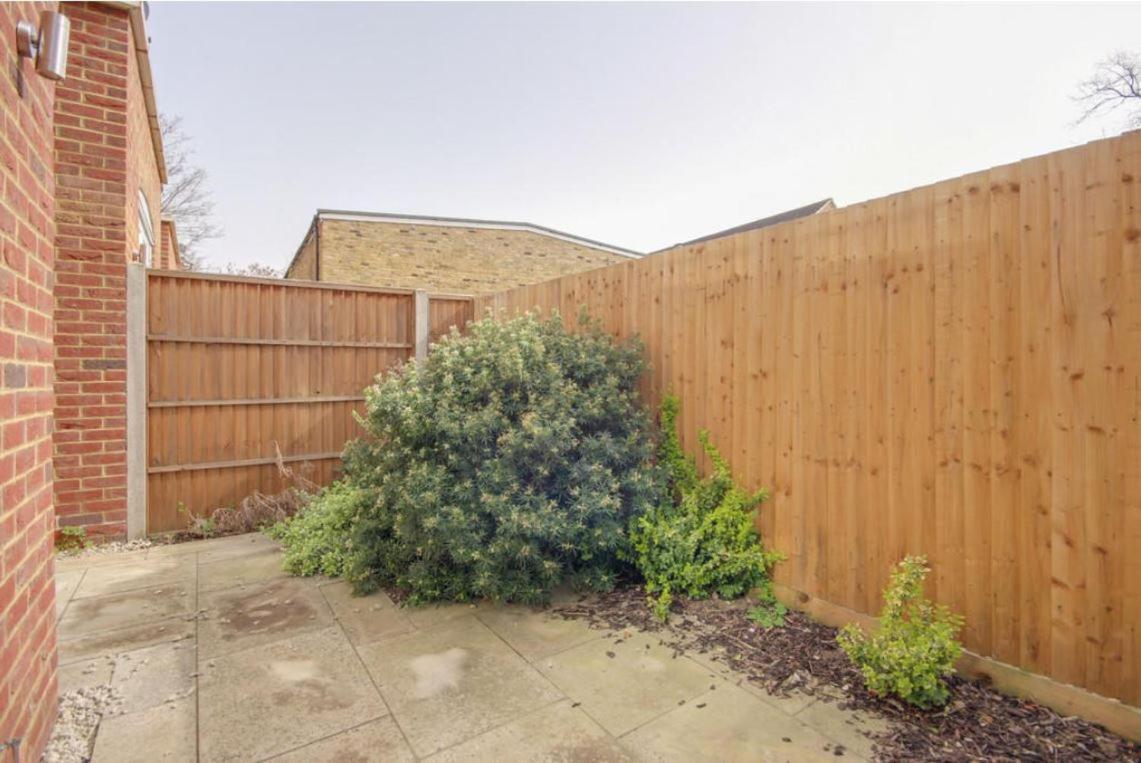 Immaculate Central Windsor Town House With Parking Екстер'єр фото