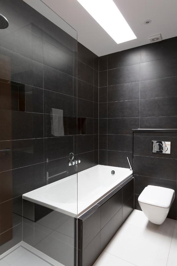 Immaculate Central Windsor Town House With Parking Екстер'єр фото
