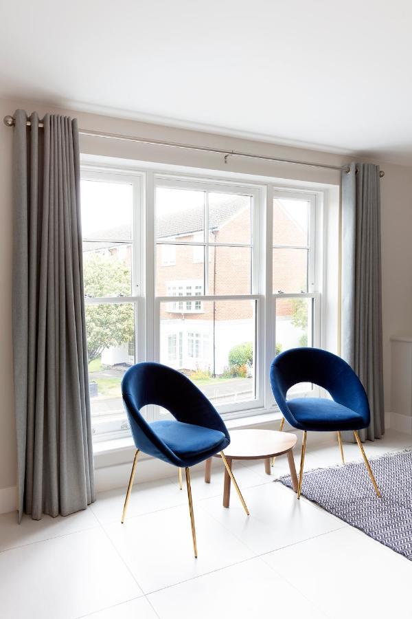 Immaculate Central Windsor Town House With Parking Екстер'єр фото