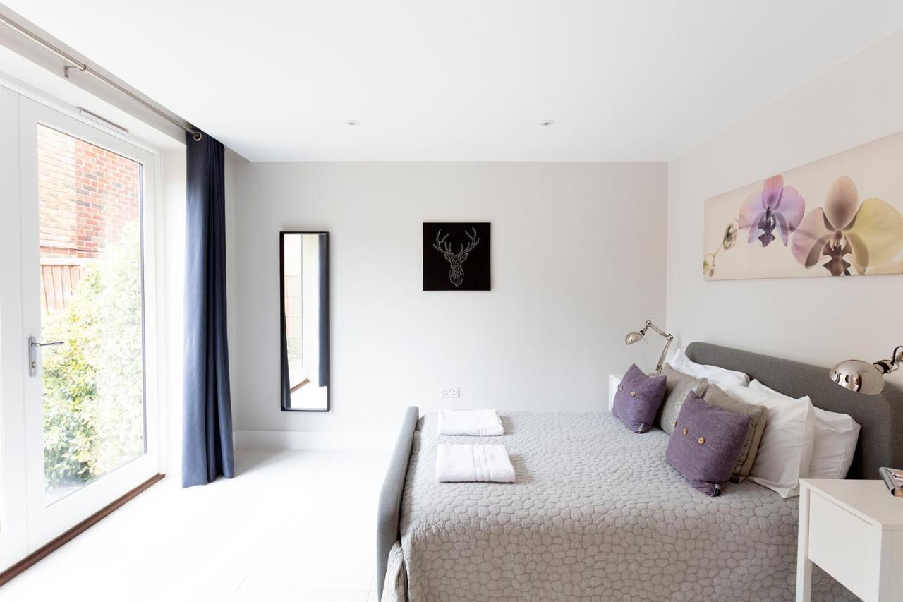 Immaculate Central Windsor Town House With Parking Екстер'єр фото